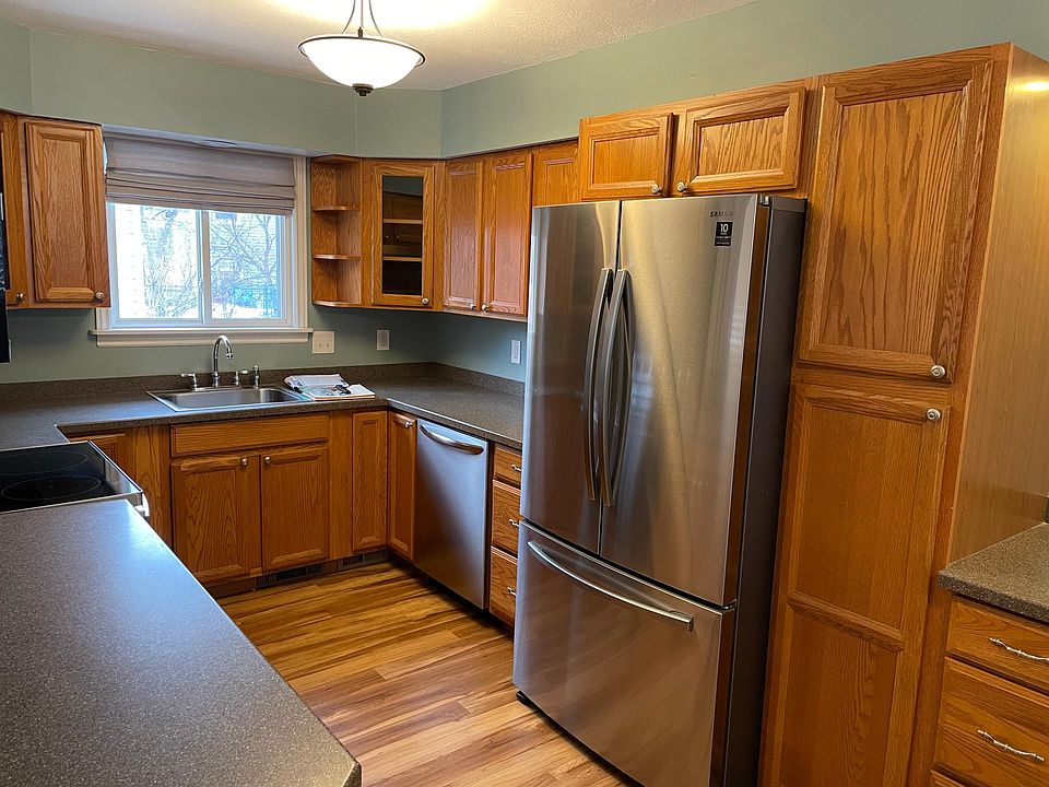 1st image of 192 Oakwood Dr
