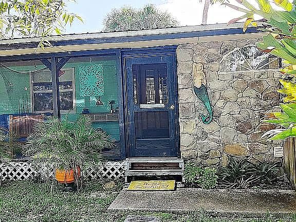 Screened Front entry