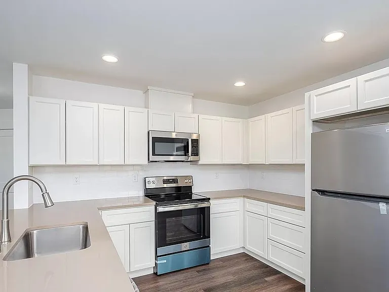 601 S Pine Ave #601 — Photo 6