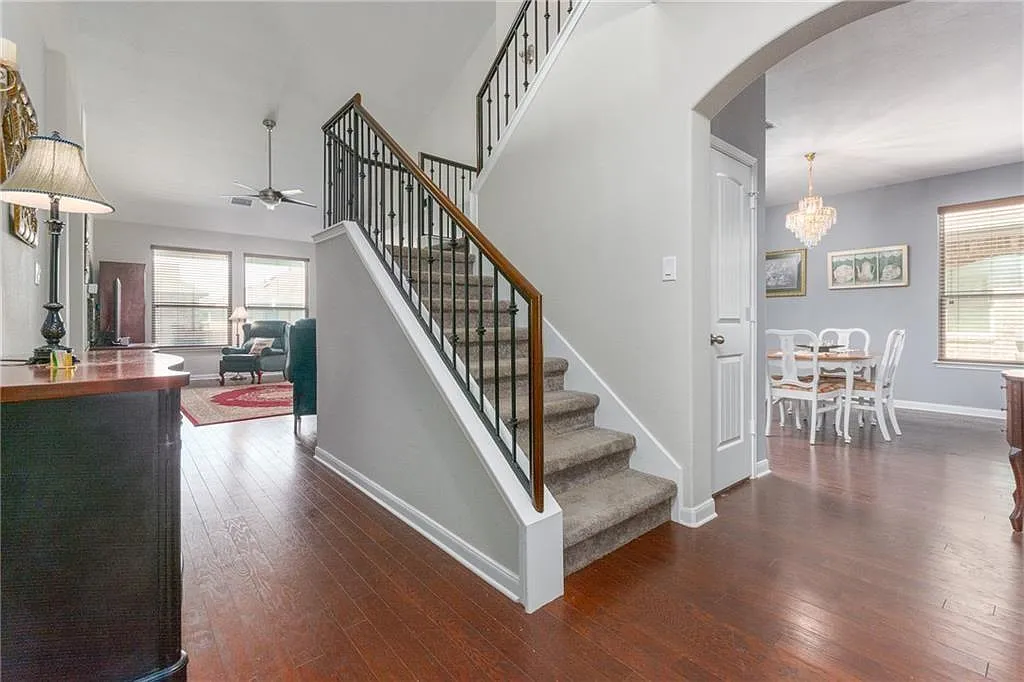 4 bed, 2.5 bath, 3157 sqft, $2,750 — Photo 4