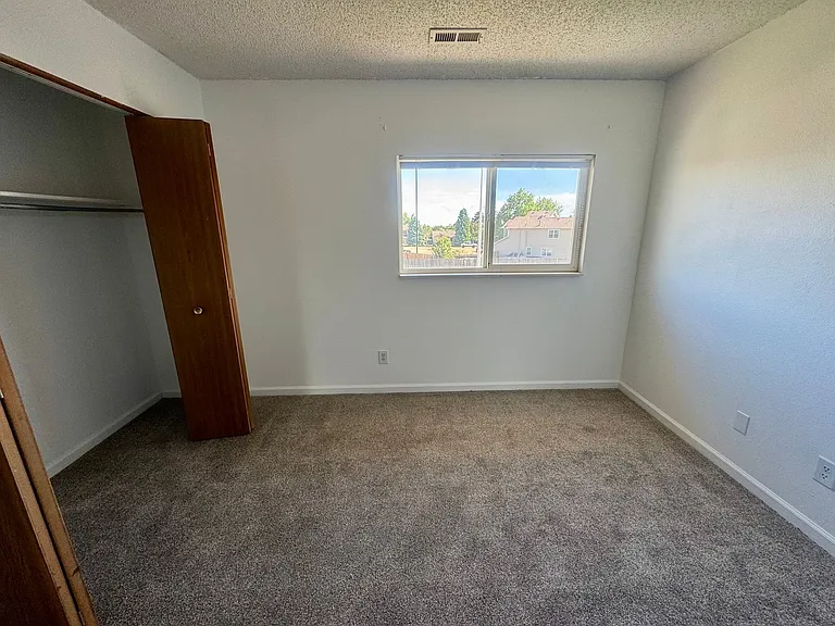1125 Lindstrom Dr — Photo 25