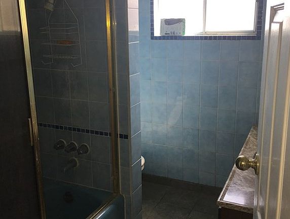 5th image of 15062 Rayen St