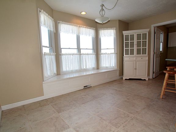 5th image of 109 Kilarney Dr