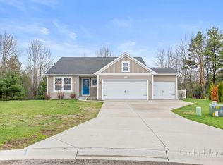 9219 Bigleaf Dr, West Olive, MI