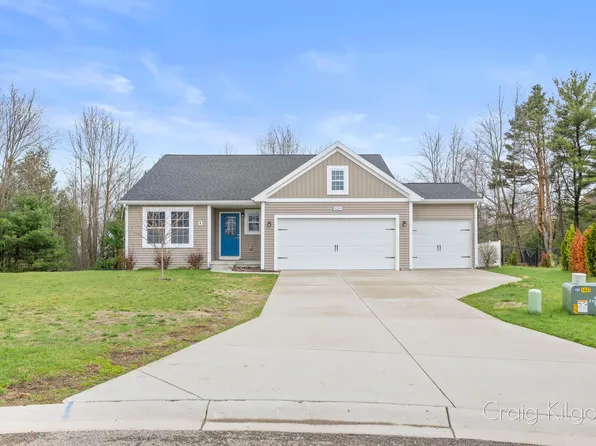 9219 Bigleaf Dr, West Olive, MI 49460