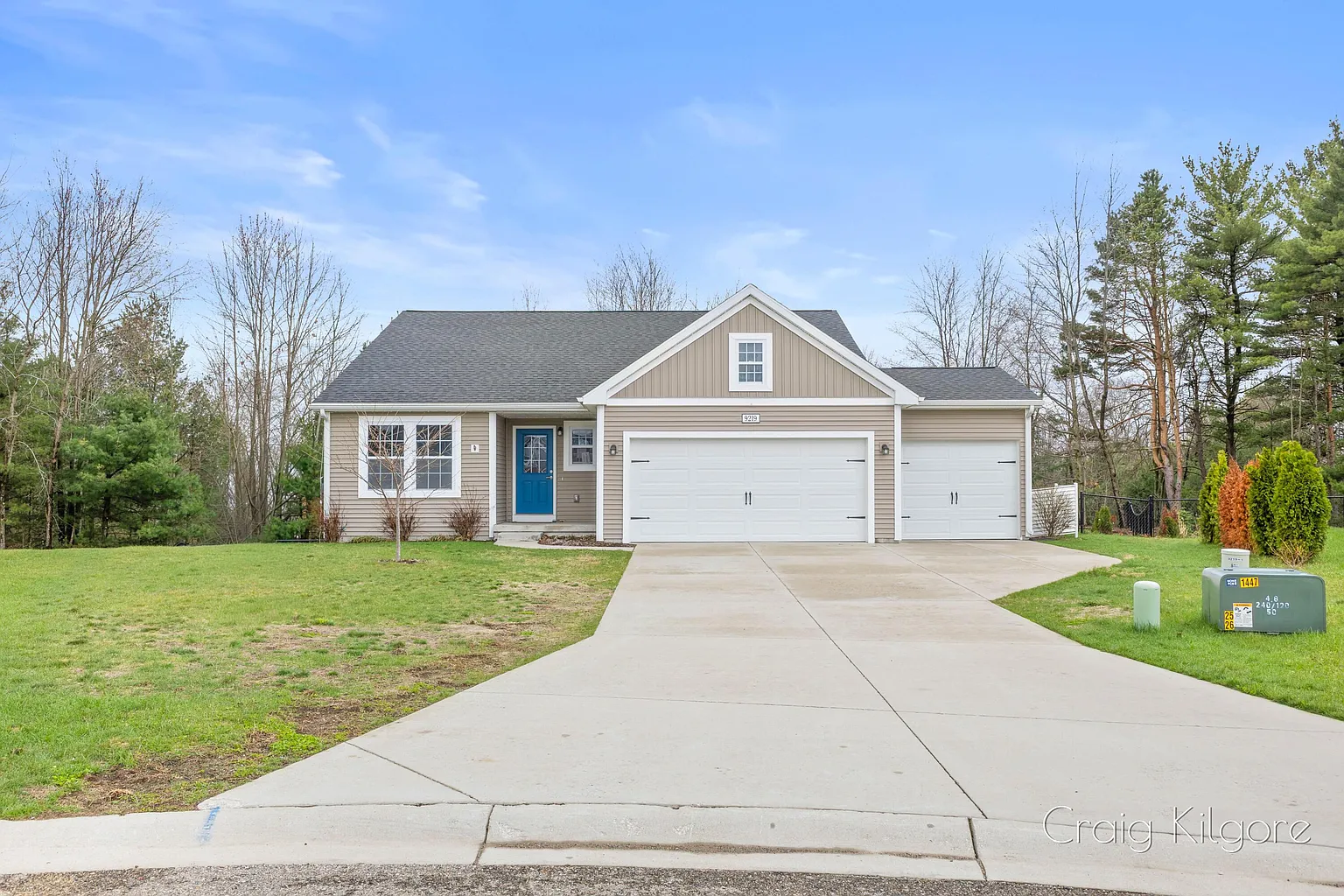 9219 Bigleaf Dr photo 1
