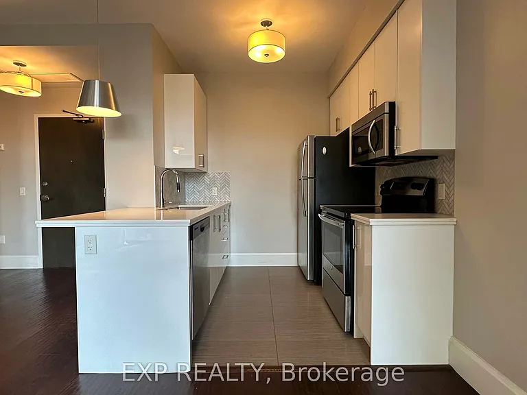 112 King St E #512 — Photo 9