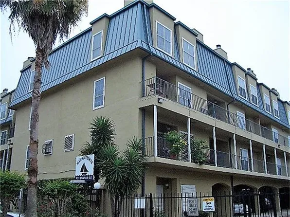 921 Marine Dr APT 303, Galveston, TX 77550