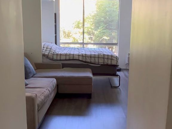 2nd image of 320 S Ardmore Ave APT 317