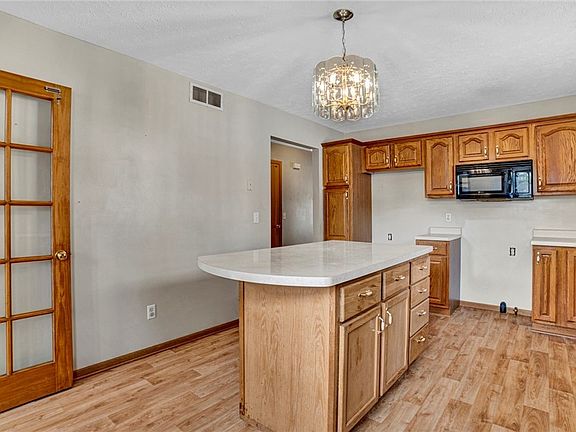 5th image of 648 Lenox Ave