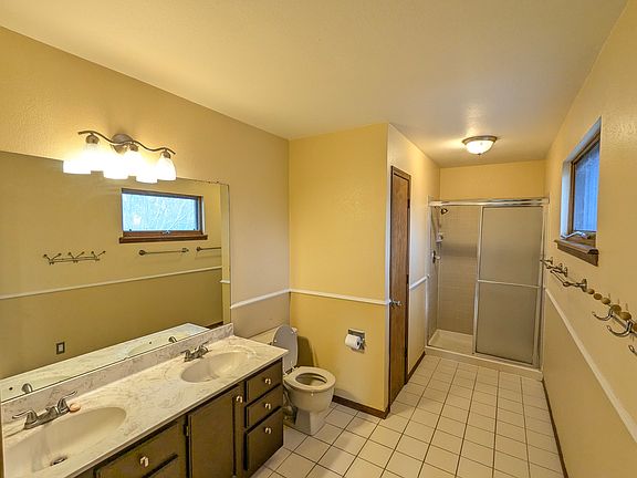 3rd image of 914 Homestake Dr