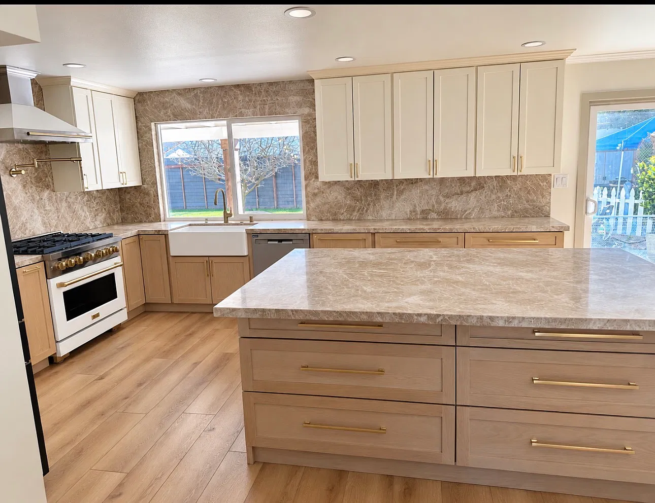 6 bed, 3.5 bath, 2878 sqft, $5,300 — Photo 1