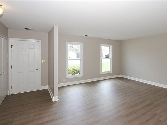 3rd image of 4990 Lichfield Dr