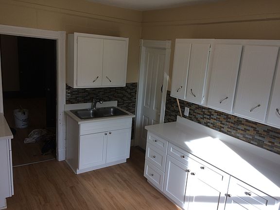 3rd image of 136 Isabel St W #138