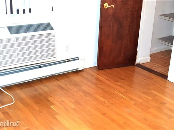 3110 31st Ave, Astoria, NY 11106