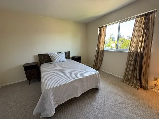 619 Robin Dr — Photo 4