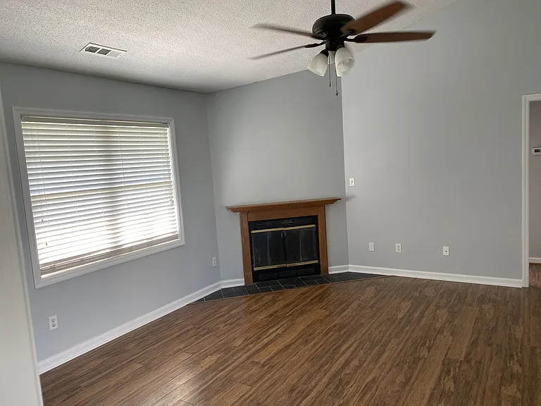 105 Foxtrail Dr — Photo 4
