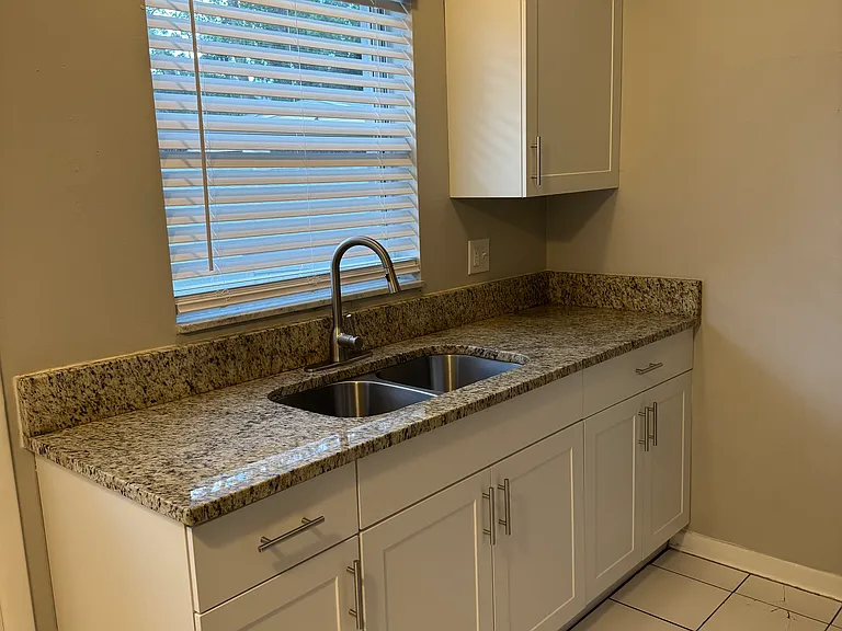 408 New York Ave — Photo 4