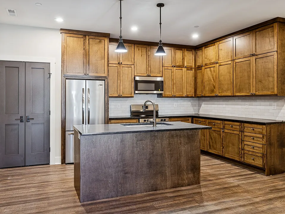 118 N Main St #C