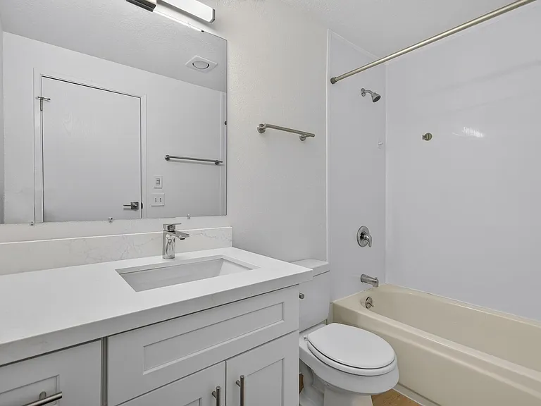 Lawton Park Villas- One month free- 2 Bed / 2 Bath Space to Live, Room to Breathe, All Yours. Mag... — Photo 24