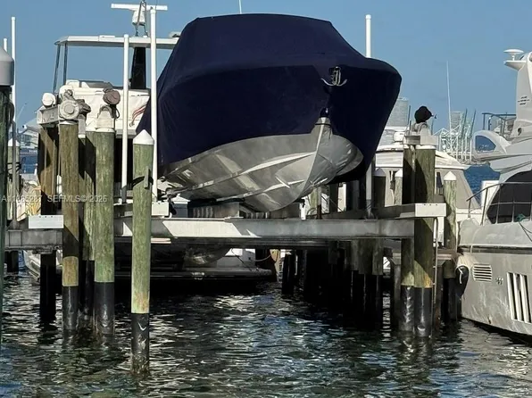 1901 Brickell Ave, Miami, FL 33129