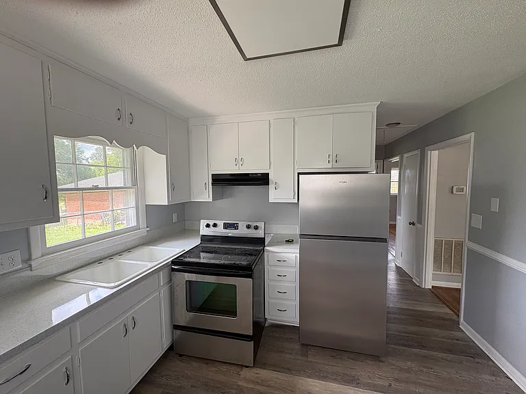 1033 Washington St — Photo 6
