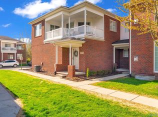 6985 Boulder Pointe Dr, Washington, MI 48094