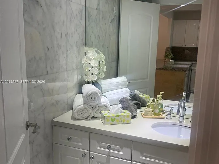 2301 Collins Ave #632 — Photo 15