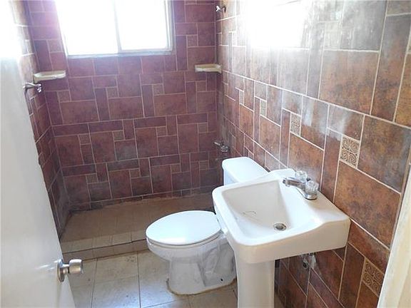 3rd image of 2519 Klondike Dr
