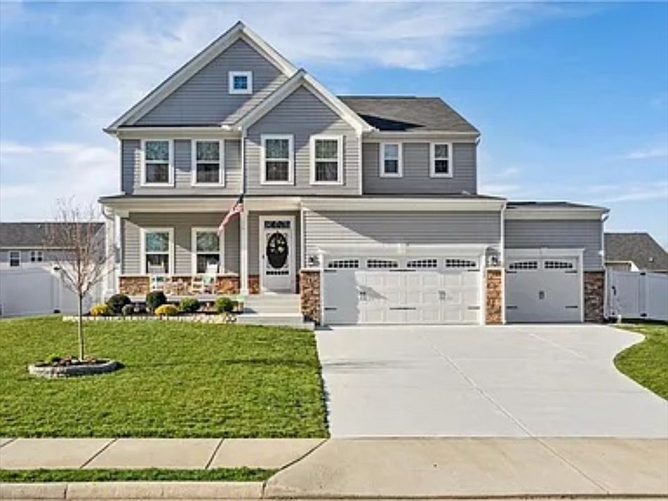 1st image of 562 Anna Mae Cir