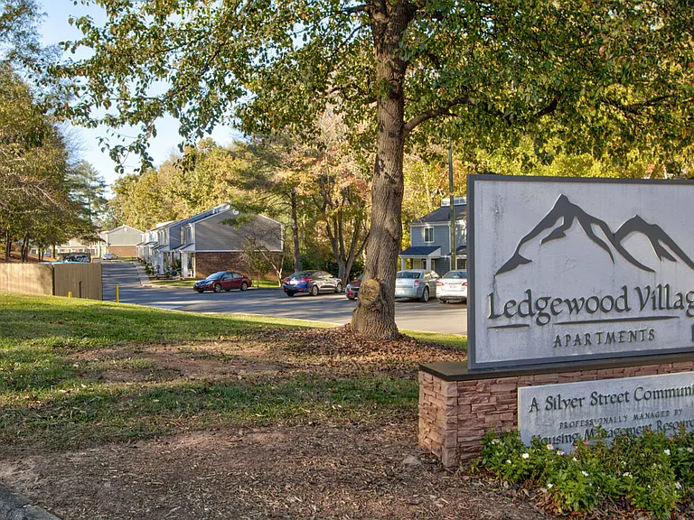 Ledgewood Village — Photo 6