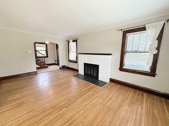 3rd image of 523 S Florence Ave