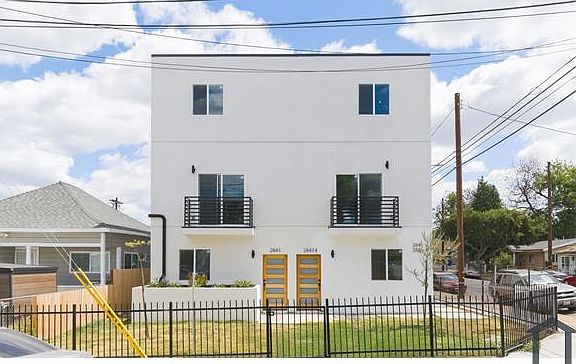 2nd image of 2843 Folsom St #1