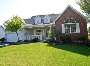 244 Willowwood Dr, Oswego, IL 60543
