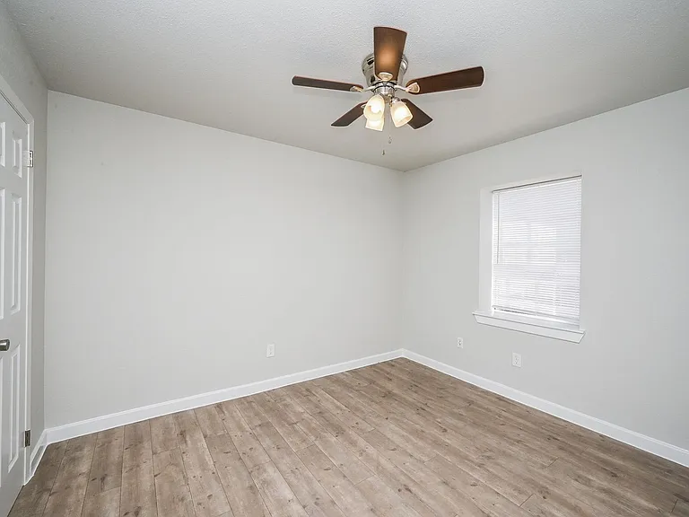 1518 East Ave — Photo 53