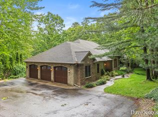 5133 Streamside Ct NE, Rockford, MI 49341