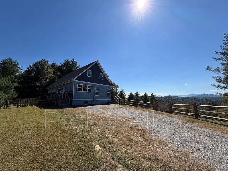3 bed, 2.5 bath, $2,595 — Photo 2