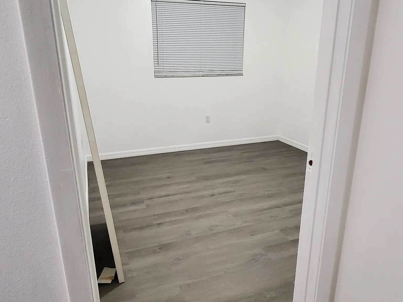 3 bed, 1040 sqft, $1,990 — Photo 3