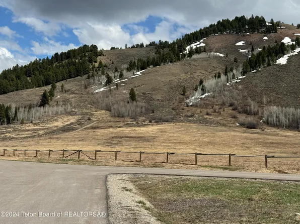 1010 W Elk Ridge Rd, Jackson, WY 83001