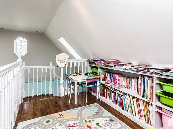 5th image of 828 W Buckingham Pl #124