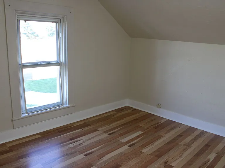 200 N Lincoln St — Photo 11