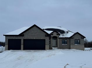 3855 Howland Rd, Almont, MI 48003