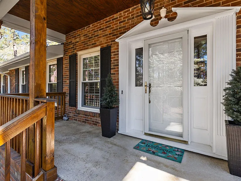 1105 N Glenwood Trl — Photo 2