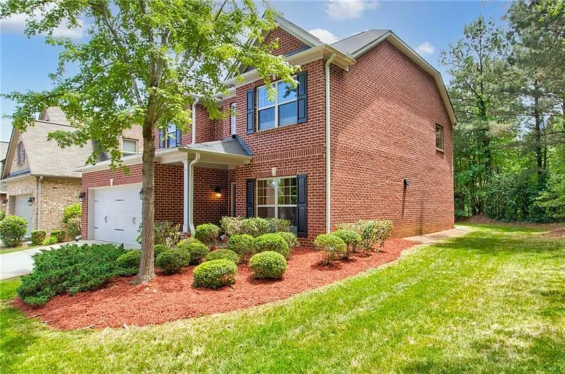 5 bed, 2528 sqft, $3,450 — Photo 2