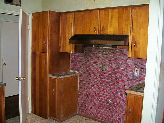 2nd image of 3935 Floral Dr