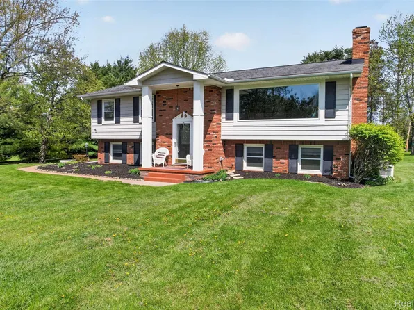 1180 N Hurd Rd, Ortonville, MI 48462