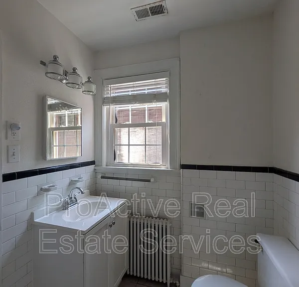 1605 Hampton Blvd #2 — Photo 10