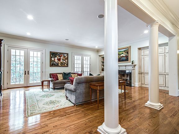 3rd image of 3314 Leamington Ln