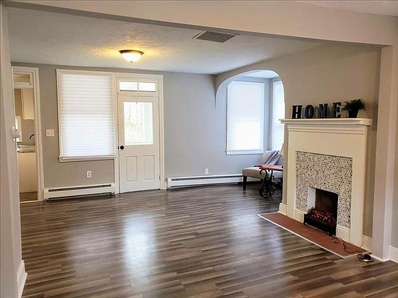 5th image of 124 Hanover St