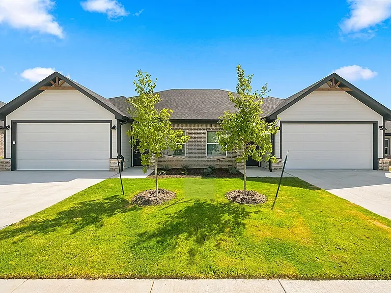 2416 Sloan Cir #A — Photo 1